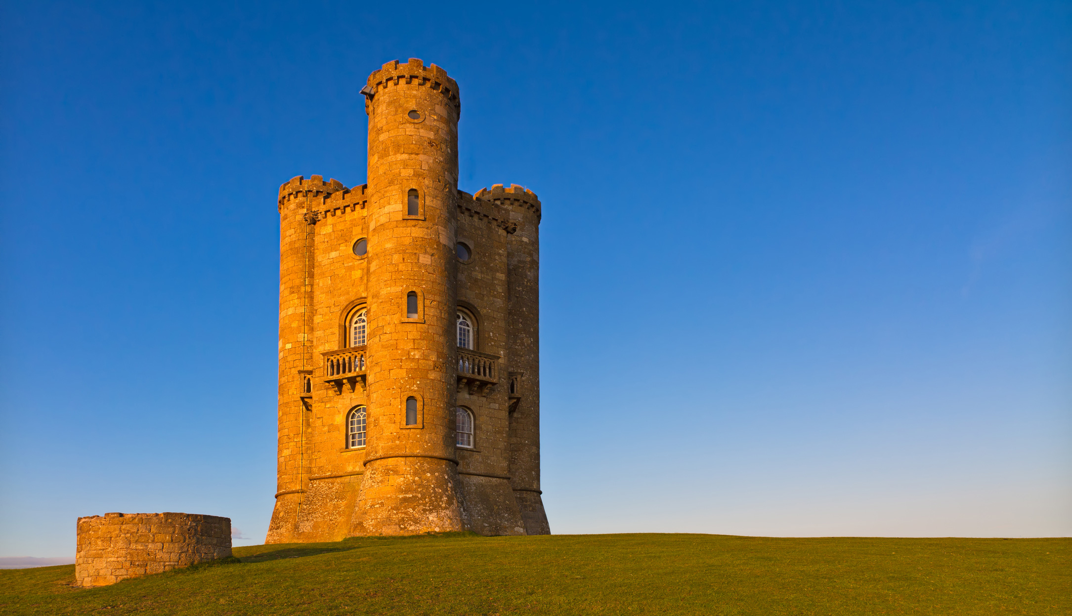 Broadway Tower on the Cotswold Way